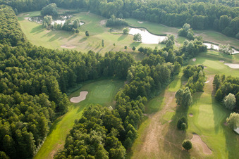 Soufflenheim , Golfclub Soufflenheim Baden-Baden im Bundesland Bas-Rhin, Frankreich von der Drohne aus gesehen