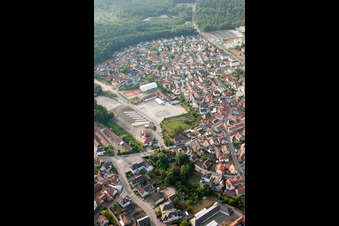 Drohnenbild von Soufflenheim im Bundesland Bas-Rhin, Frankreich