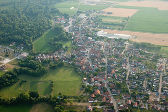 Niederrœdern im Bundesland Bas-Rhin, Frankreich von einer Drohne aus