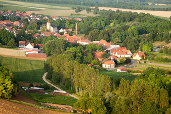 Neewiller-près-Lauterbourg im Bundesland Bas-Rhin, Frankreich von der Drohne aus gesehen