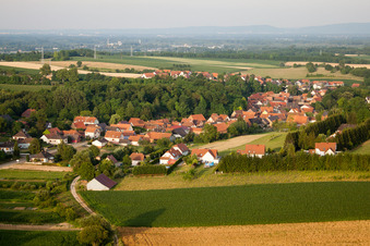 Luftaufnahme von Neewiller-près-Lauterbourg im Bundesland Bas-Rhin, Frankreich