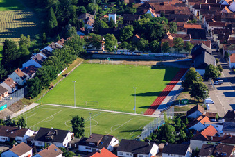Luftbild von Fußballplatz des TSG in Jockgrim im Bundesland Rheinland-Pfalz, Deutschland