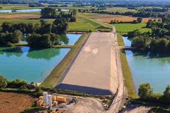 Luftaufnahme von Baustelle zum Bau des Polders bei Neupotz im Bundesland Rheinland-Pfalz, Deutschland