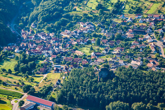 Stein von Nordwesten in Gossersweiler-Stein im Bundesland Rheinland-Pfalz, Deutschland