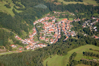 Bundenthal von Osten im Bundesland Rheinland-Pfalz, Deutschland