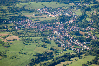Drohnenbild von Lembach im Bundesland Bas-Rhin, Frankreich