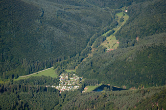 Luftbild von Lembach, Camping de l'Etang im Bundesland Bas-Rhin, Frankreich