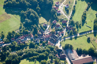 Drohnenaufname von Wingen im Bundesland Bas-Rhin, Frankreich