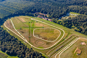 Schrägluftbild von Hippodrome de la Hardt im Ortsteil Altenstadt in Wissembourg im Bundesland Bas-Rhin, Frankreich