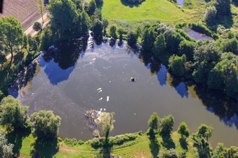 Luftbild von Freizeitsee Schwanenweiher in Steinfeld im Bundesland Rheinland-Pfalz, Deutschland