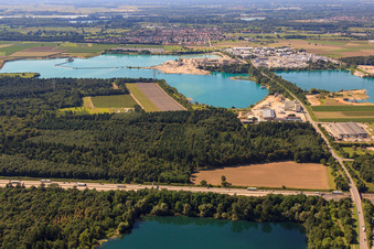 Peterbeton an der Kiesgrube von Osten im Ortsteil Sandweier in Baden-Baden im Bundesland Baden-Württemberg, Deutschland