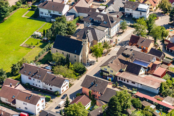 Kirchengebäude der Kirche Kartung im Ortsteil Kartung in Sinzheim im Bundesland Baden-Württemberg, Deutschland