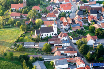 Kirche in der Herrengasse in Minfeld im Bundesland Rheinland-Pfalz, Deutschland