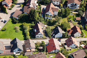 Drohnenbild von Varnhalt, Gartenstr im Ortsteil Gallenbach in Baden-Baden im Bundesland Baden-Württemberg, Deutschland