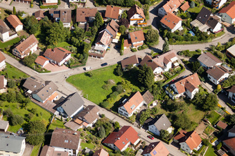 Varnhalt, Gartenstr im Ortsteil Gallenbach in Baden-Baden im Bundesland Baden-Württemberg, Deutschland von einer Drohne aus