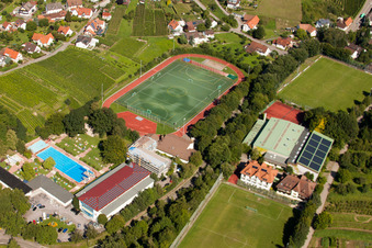 Südbadische Sportschule, FC Neuweier im Ortsteil Steinbach in Baden-Baden im Bundesland Baden-Württemberg, Deutschland aus der Luft betrachtet