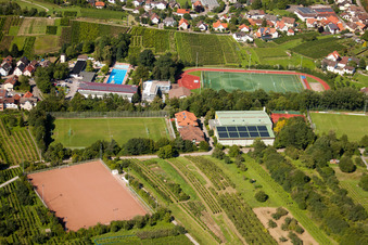 Südbadische Sportschule, FC Neuweier im Ortsteil Steinbach in Baden-Baden im Bundesland Baden-Württemberg, Deutschland von der Drohne aus gesehen