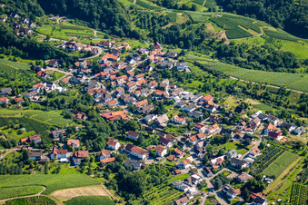 Ortsansicht der Straßen und Häuser der Wohngebiete in Kappelwindeck im Ortsteil Riegel in Bühl im Bundesland Baden-Württemberg, Deutschland