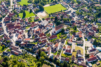 Gebäude und Produktionshallen auf dem Werksgelände der Brauerei Familienbrauerei Bauhöfer GmbH & Co. KG im Ortsteil Ulm in Renchen im Bundesland Baden-Württemberg, Deutschland
