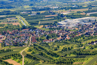 Dorfansicht aus Norden diesseits der Rench im Ortsteil Stadelhofen in Oberkirch im Bundesland Baden-Württemberg, Deutschland