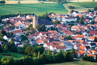 St. Leodegar von Südwesten in Steinfeld im Bundesland Rheinland-Pfalz, Deutschland