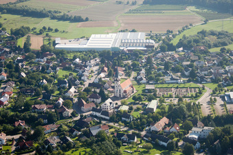 Ortsansicht vor der Hodapp Verwaltungs GmbH im Ortsteil Großweier in Achern im Bundesland Baden-Württemberg, Deutschland