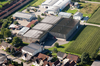 Luftbild von Gebäude und Produktionshallen auf dem Werksgelände Muffenrohr GmbH in Ottersweier im Ortsteil Hatzenweier im Bundesland Baden-Württemberg, Deutschland