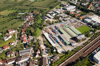Gebäude und Produktionshallen auf dem Werksgelände Muffenrohr GmbH in Ottersweier im Ortsteil Hatzenweier im Bundesland Baden-Württemberg, Deutschland aus der Drohnenperspektive
