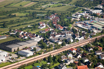Luftbild von Gebäude und Produktionshallen auf dem Werksgelände Muffenrohr GmbH in Ottersweier im Ortsteil Hatzenweier im Bundesland Baden-Württemberg, Deutschland