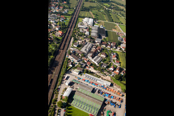 Drohnenaufname von Gebäude und Produktionshallen auf dem Werksgelände Muffenrohr GmbH in Ottersweier im Ortsteil Hatzenweier im Bundesland Baden-Württemberg, Deutschland