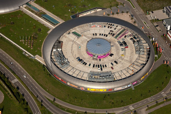 Das Ufo ähnliche Gebäude des Einkaufszentrum Shopping Cité der ECE Centermanagement GmbH in Baden-Baden im Ortsteil Oos im Bundesland Baden-Württemberg, Deutschland aus der Luft betrachtet