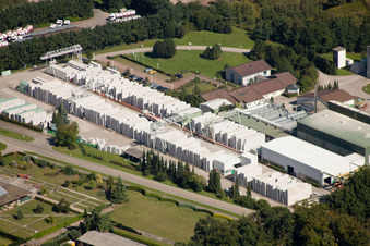 Luftbild von Gebäude und Produktionshallen auf dem Werksgelände der Heidelberger Kalksandstein GmbH - Werk Durmersheim in Durmersheim im Bundesland Baden-Württemberg, Deutschland