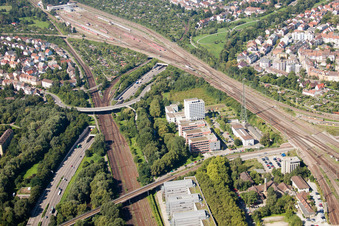 Luftbild von Ein- und Ausfahrt des Edeltrud Tunnel der Südtangente die Straße B10 verläuft durch den Tunnel im Ortsteil Beiertheim - Bulach in Karlsruhe im Ortsteil Beiertheim-Bulach im Bundesland Baden-Württemberg, Deutschland