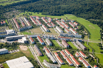 Wilhelm Leuchner Straße im Ortsteil Oberreut in Karlsruhe im Bundesland Baden-Württemberg, Deutschland