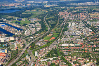 Sportplätze der Tunrerschaft Mühlburg am Mühlburger Bahnhof in Karlsruhe im Bundesland Baden-Württemberg, Deutschland