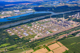 OMV Raffinerie im Ortsteil Knielingen in Karlsruhe im Bundesland Baden-Württemberg, Deutschland