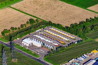 Essostraße, Robert Bayer GmbH im Ortsteil Knielingen in Karlsruhe im Bundesland Baden-Württemberg, Deutschland