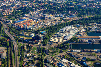 Industriegebiet am Rheinhafen südl. Ufer Straße, Rheinhafenstr im Ortsteil Grünwinkel in Karlsruhe im Bundesland Baden-Württemberg, Deutschland
