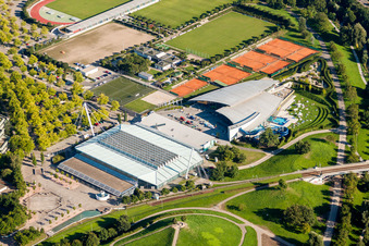 Ensemble der Sportplatzanlagen am Europabad und an der Europahalle Karlsruhe im Ortsteil Südweststadt in Karlsruhe im Bundesland Baden-Württemberg, Deutschland
