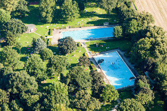 Freibad Rüppurr in Karlsruhe im Bundesland Baden-Württemberg, Deutschland