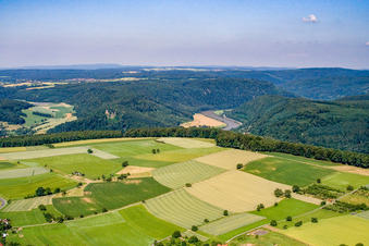 Blick ins Neckarta in Neckargerach im Bundesland Baden-Württemberg, Deutschland