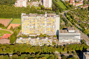 Hochhaus- Ensemble der Am Rüppurrer Schloß im Ortsteil Weiherfeld - Dammerstock in Karlsruhe im Ortsteil Weiherfeld-Dammerstock im Bundesland Baden-Württemberg, Deutschland