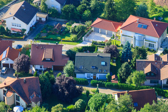 Winzerstr im Ortsteil Ellmendingen in Keltern im Bundesland Baden-Württemberg, Deutschland von oben
