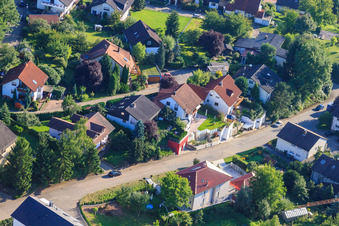 Drohnenaufname von Winzerstr im Ortsteil Ellmendingen in Keltern im Bundesland Baden-Württemberg, Deutschland