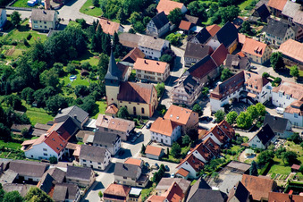 Kirchengebäude im Dorfkern in Aglasterhausen im Bundesland Baden-Württemberg, Deutschland