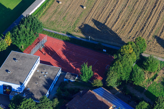 Tennisplatz im Ortsteil Ellmendingen in Keltern im Bundesland Baden-Württemberg, Deutschland