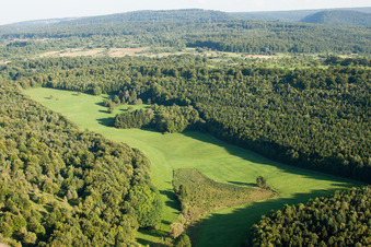 Naturschutzgebiet Kettelbachtal im Ortsteil Obernhausen in Birkenfeld im Bundesland Baden-Württemberg, Deutschland von oben gesehen
