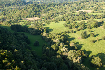 Drohnenbild von Naturschutzgebiet Kettelbachtal im Ortsteil Obernhausen in Birkenfeld im Bundesland Baden-Württemberg, Deutschland