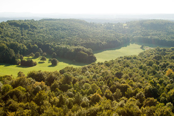 Naturschutzgebiet Kettelbachtal im Ortsteil Obernhausen in Birkenfeld im Bundesland Baden-Württemberg, Deutschland aus der Drohnenperspektive