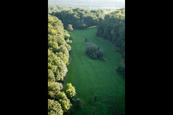 Naturschutzgebiet Kettelbachtal im Ortsteil Obernhausen in Birkenfeld im Bundesland Baden-Württemberg, Deutschland von einer Drohne aus